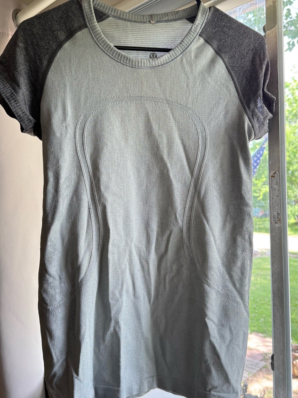 lululemon athletica Short Sleeve Tee in Light Gray with Dark Gray Sleeves